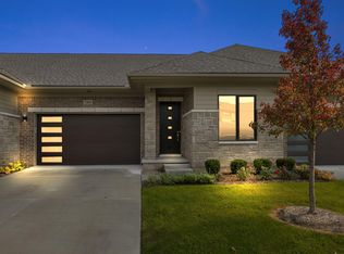 7489 Gramercy Cir #12, West Bloomfield, MI