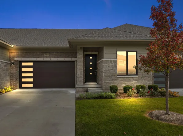 7489 Gramercy Cir #12, West Bloomfield, MI 48322