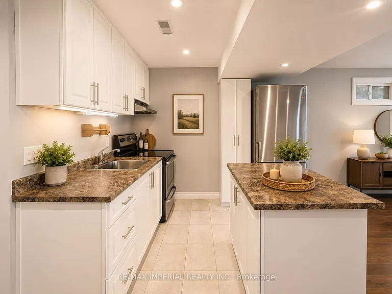 236 Old Colony Rd #BASEMENT — Photo 9