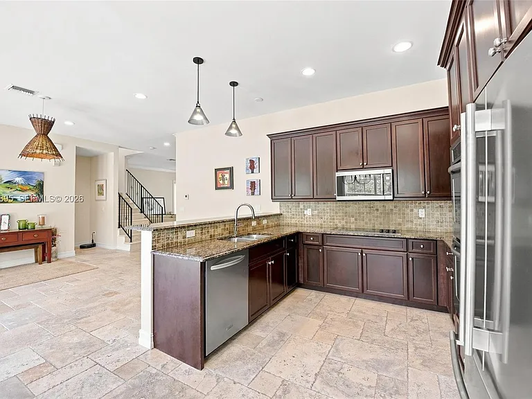 1419 SW 21st Ct — Photo 18