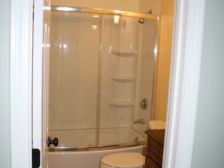 Main House - Second Floor Full Bath (in between Northeast and Northwest Bedrooms)