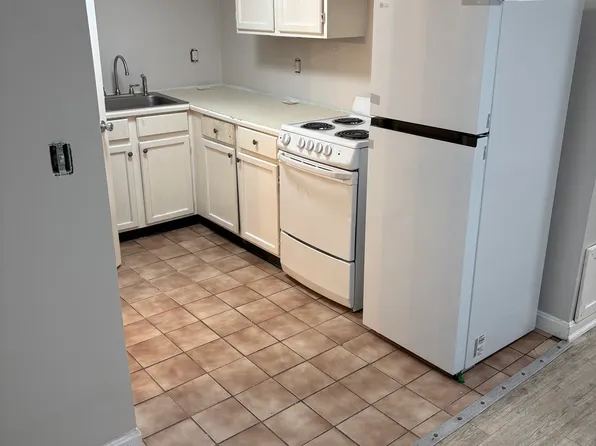 51 Willow St Floor 3, Coventry, RI 02816