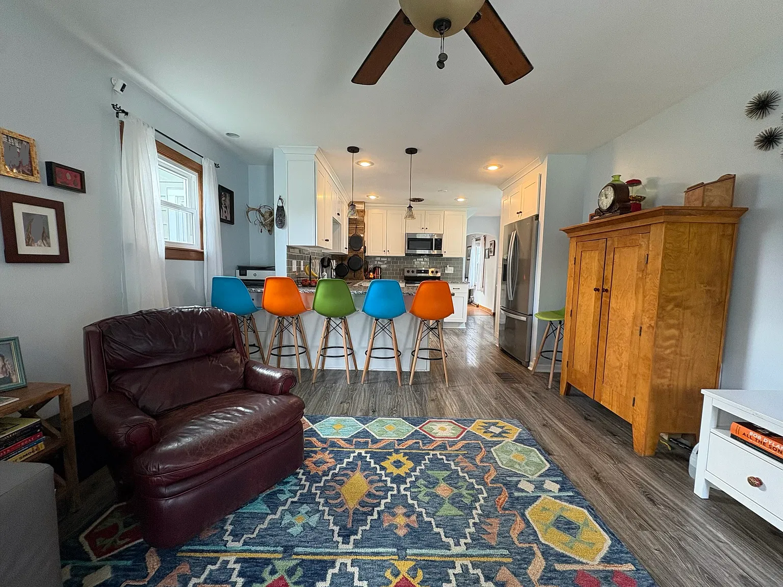 3 bed, 1.5 bath, 1415 sqft, $2,400 — Photo 3