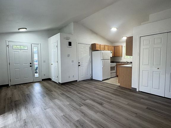 5th image of 543 Hanover St