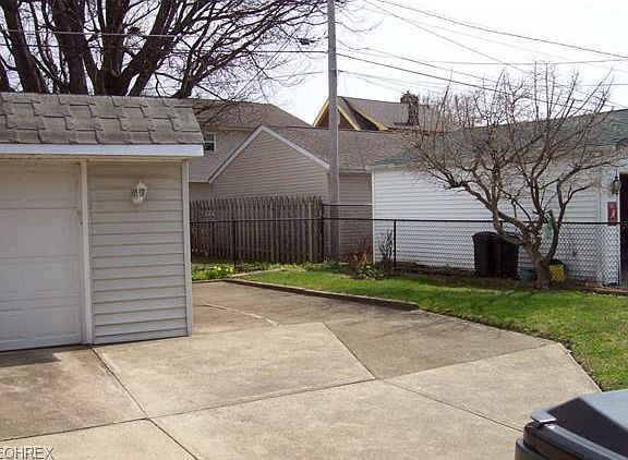 2nd image of 29116 Fuller Ave