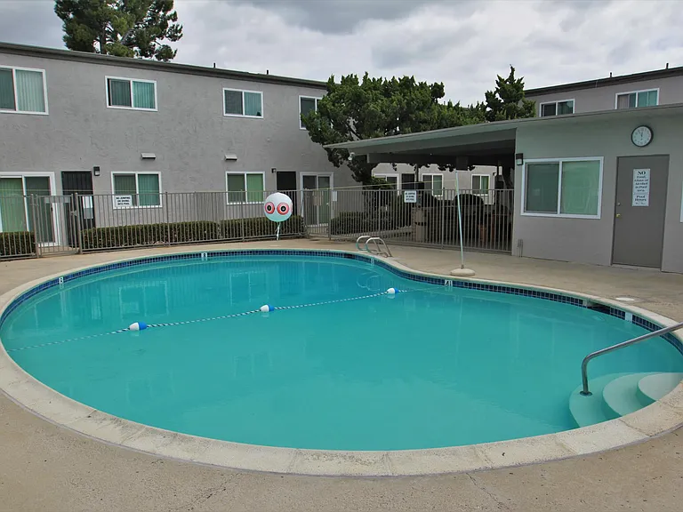 Anniversary Apartments — Photo 6