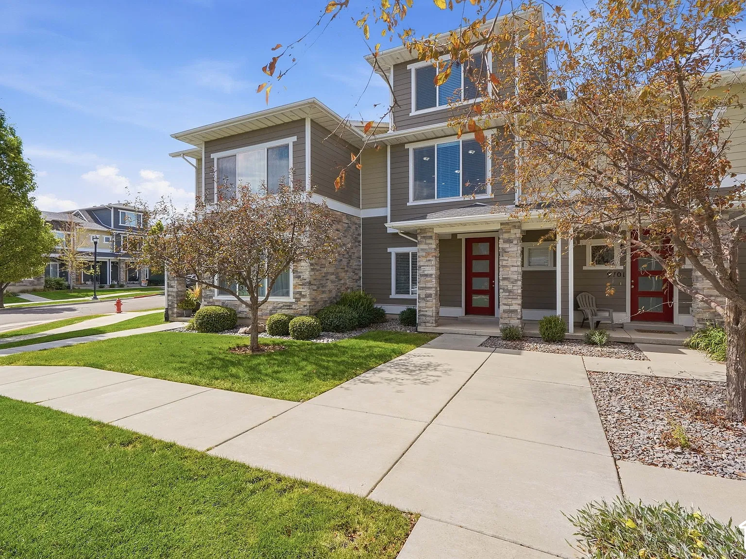 4 bed, 2.5 bath, 1442 sqft, $2,300 — Photo 3