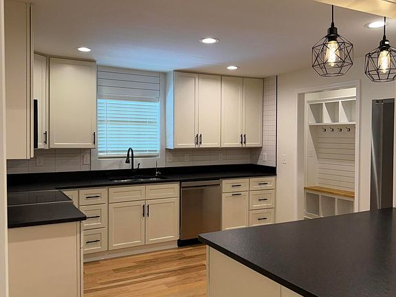 5th image of 2723 Bakertown Rd