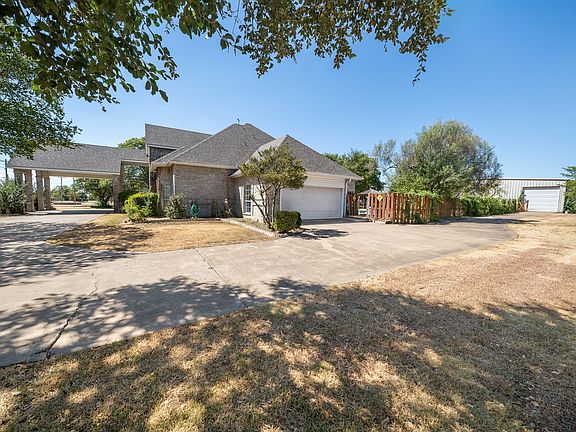 4th image of 2941 N Mockingbird Ln