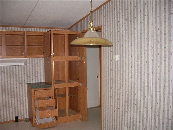 3rd image of 2111 Rosehill Ln