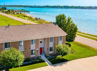 1660 River Rd, Marysville, MI 48040