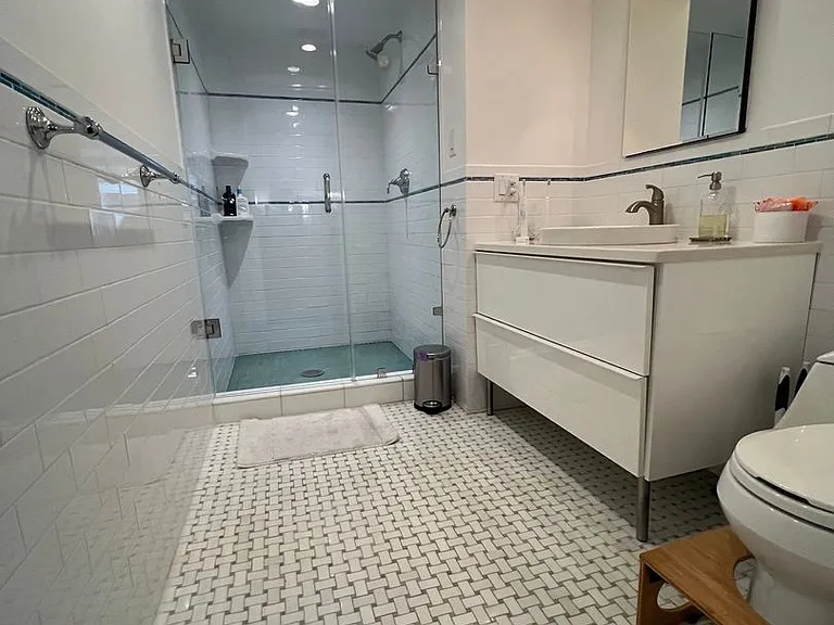 136 N Bread St #422 — Photo 30
