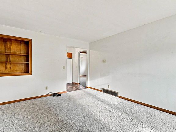 4th image of 725 - 727 N PLUM AVENUE