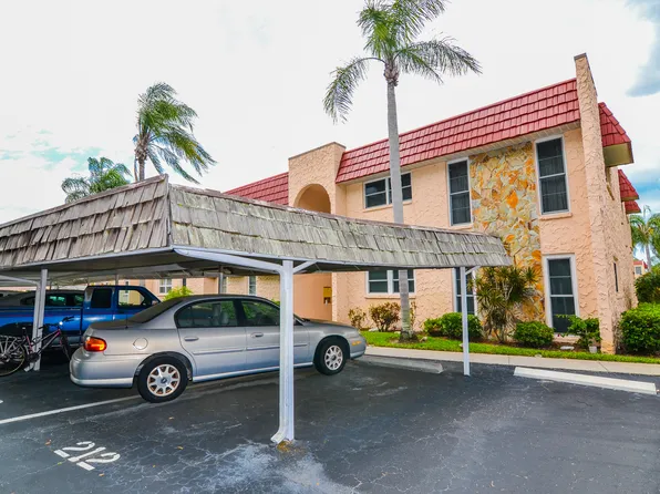 111 Buttonwood Cir, Seminole, FL 33777