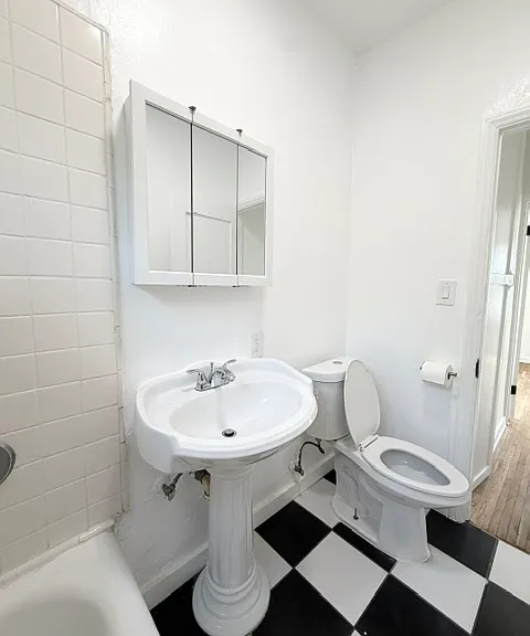 5916 1/2 Willoughby Ave — Photo 22