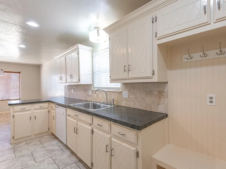 1321 Kelly Park Rd — Photo 14