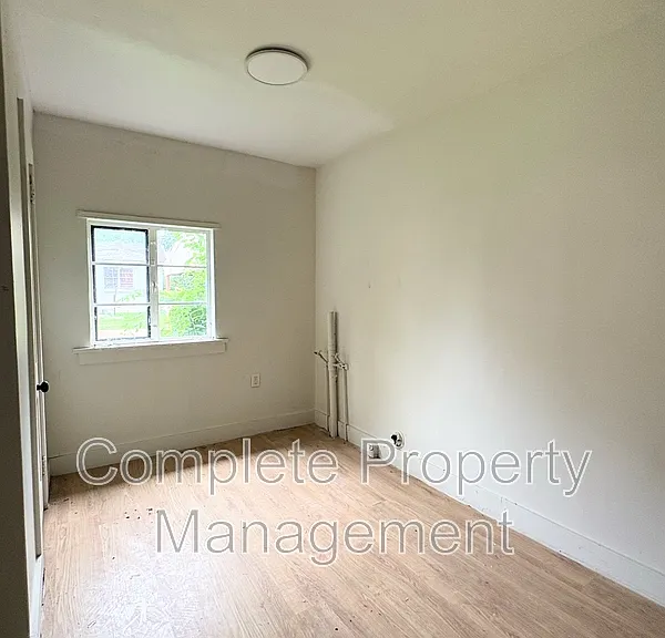 1120 15th Pl SW — Photo 2