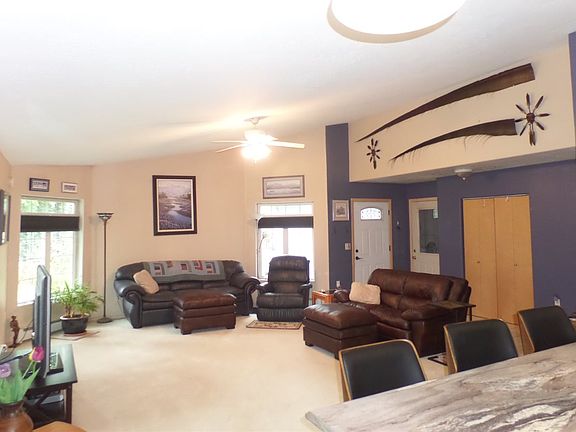 2nd image of 985 Pickering Dr