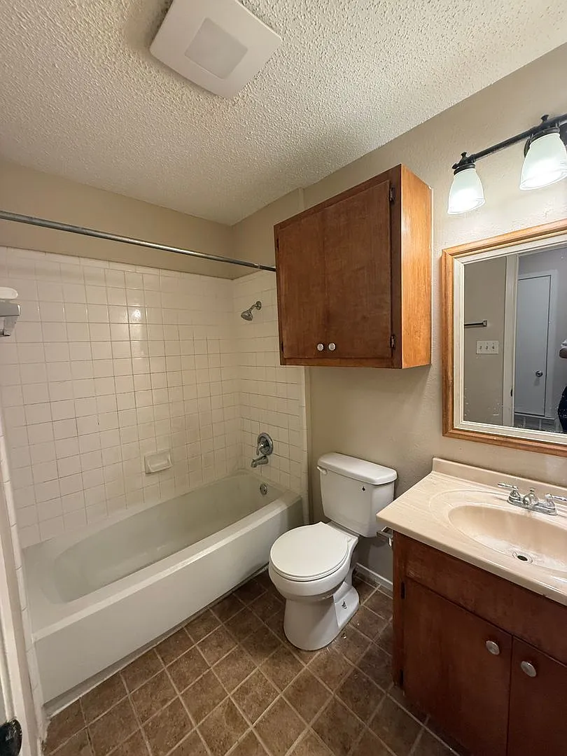 812-A Ramble Ln — Photo 2