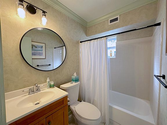 5th image of 620 Winters St #B