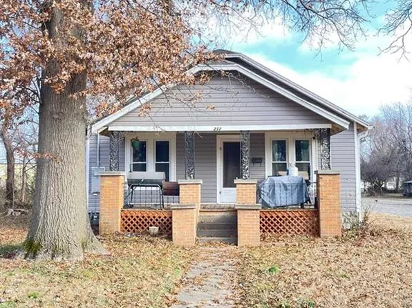 212 N Highland Ave, Columbus, KS 66725