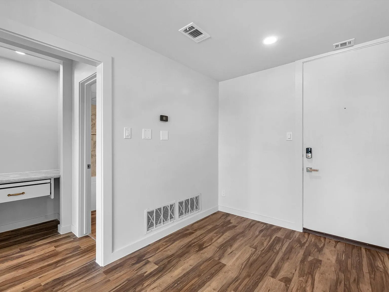 1 bed, 1.0 bath, 630 sqft, $1,800 — Photo 4