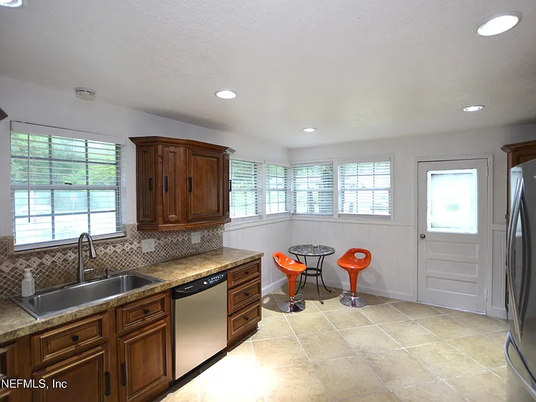 7004 Hyde Grove Ave — Photo 10