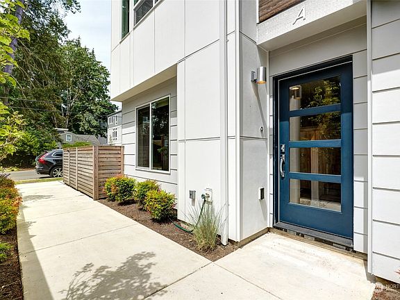 3rd image of 18322 1st Avenue NE #A