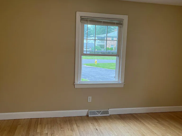 10 Kensington Ct #1 — Photo 5