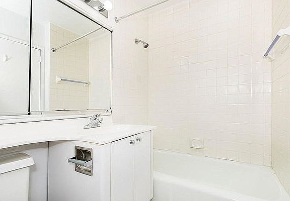4th image of 322 W 57th St APT 17Q