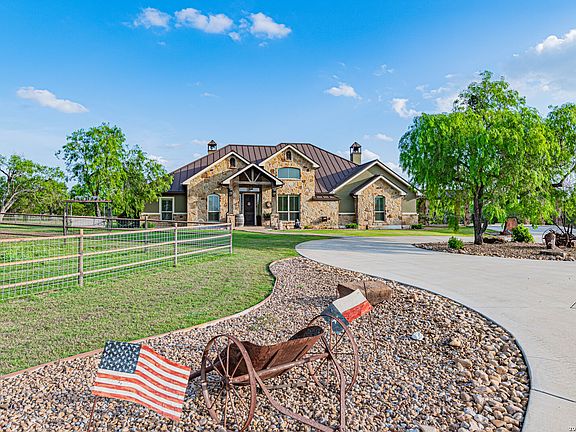 4th image of 819 County Road 356