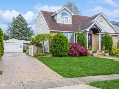 136 Barrymore Boulevard, Franklin Square, NY, 11010
