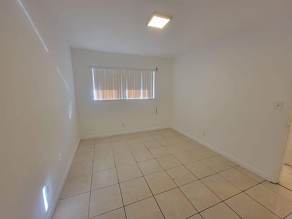 4th image of 1939 Jefferson Street #104