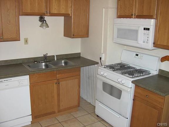 5th image of 909 Westcott St #11