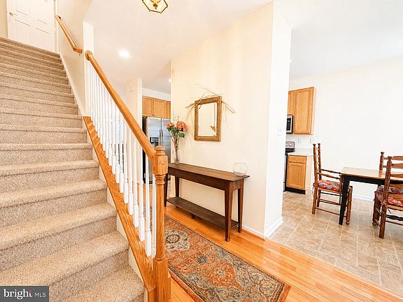 3rd image of 1648 Parkview Ct