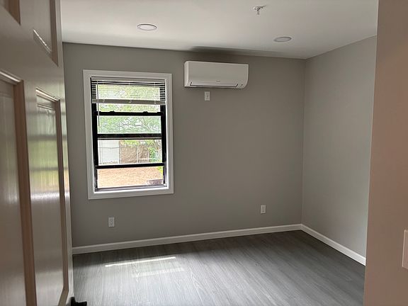 4th image of 71 Franklin St #1A
