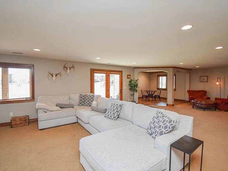 2204 S Silverthorne Ave — Photo 47
