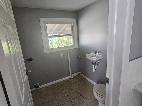 5th image of 18 E Elder St