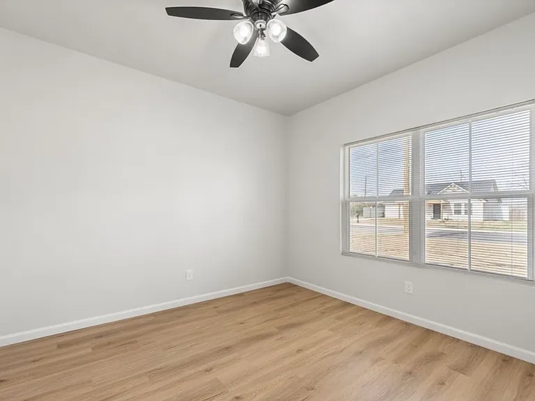 1628 Ewing Ave — Photo 6