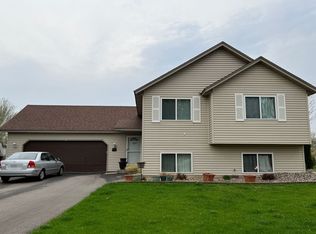 670 Essen Ln, Chaska, MN 55318