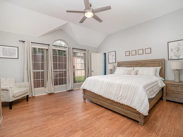 4201 Pinewood Dr — Photo 9