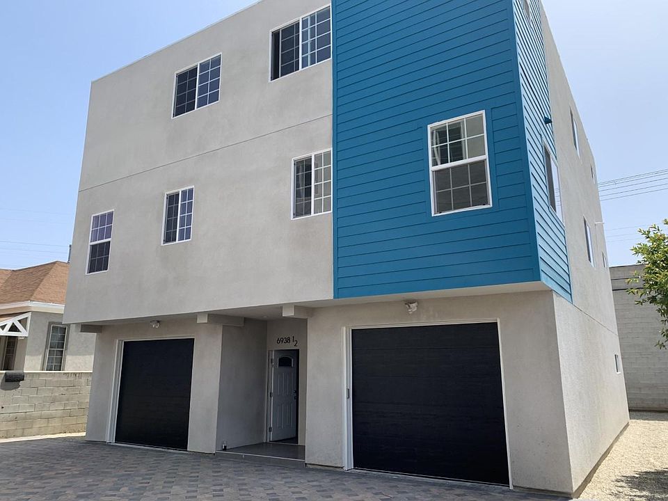 Back units of a newly constructed fourplex with tandem parking.