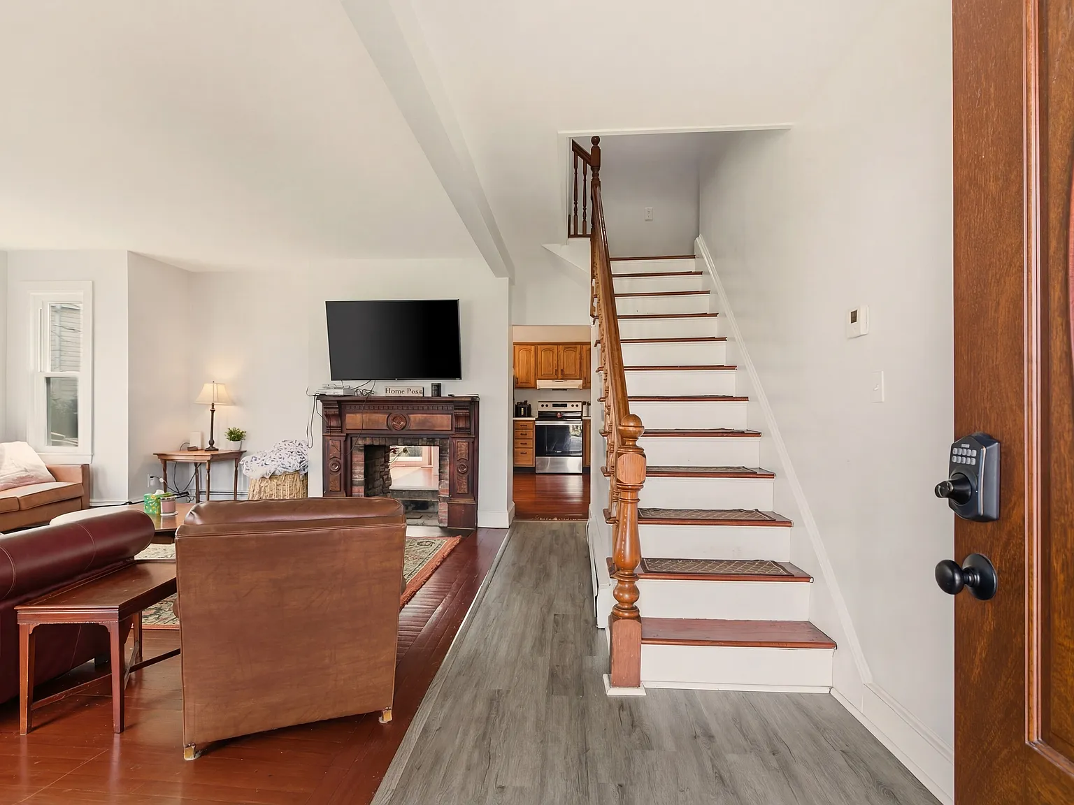 5 bed, 2023 sqft, $3,975 — Photo 4