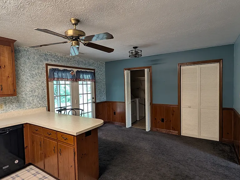 693 Trails Ln — Photo 7