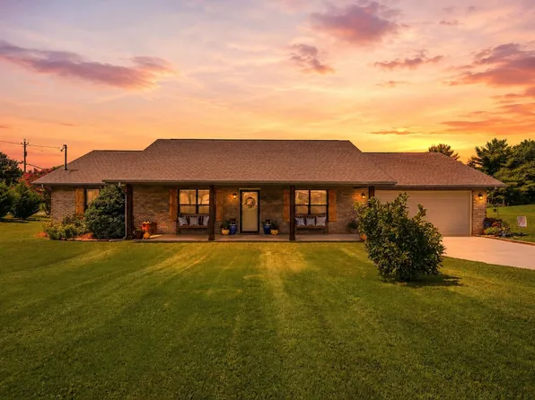 1401 Little Kaycee Dr, Sevierville, TN 37876