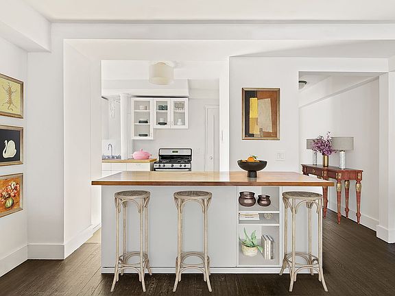 4th image of 61 W 9th St APT 5C