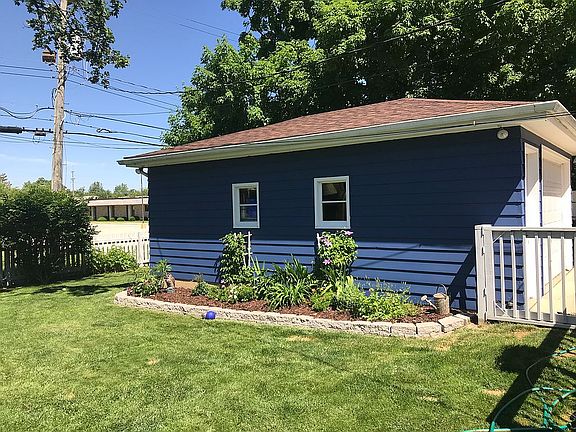3rd image of 1310 Comanche Dr