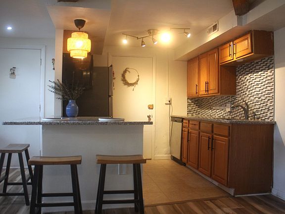 4th image of 108 Oak Ln APT 4