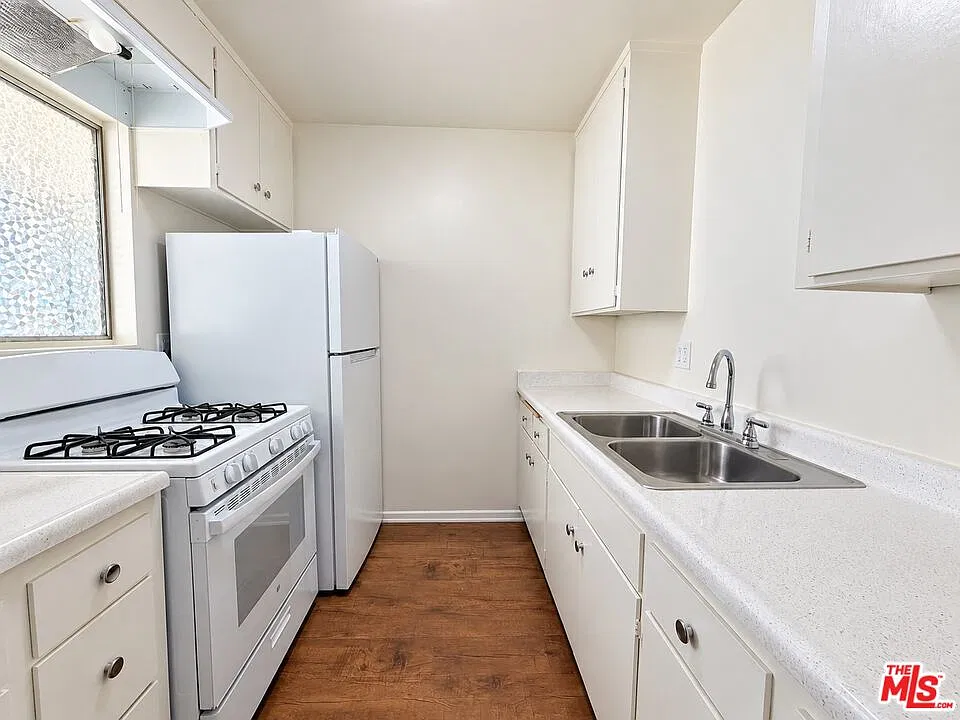 3686 S Centinela Ave #6