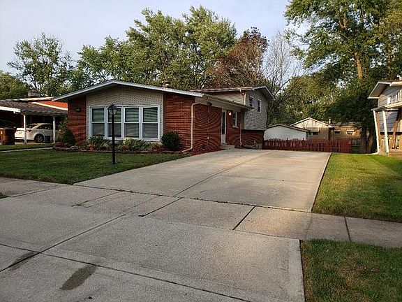 3rd image of 351 W Holly Ct